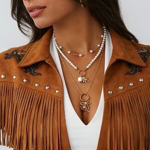 Elegant Gold and Pearl Necklace Set